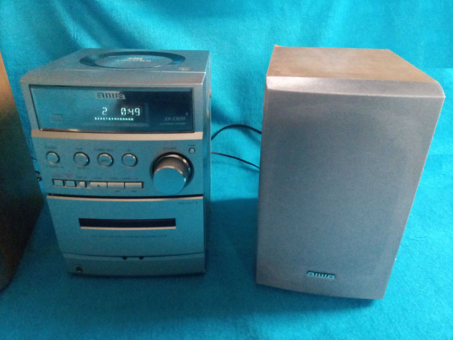 музыкальный центр Aiwa с родными колонками CD в подарок (хорошее состояние)