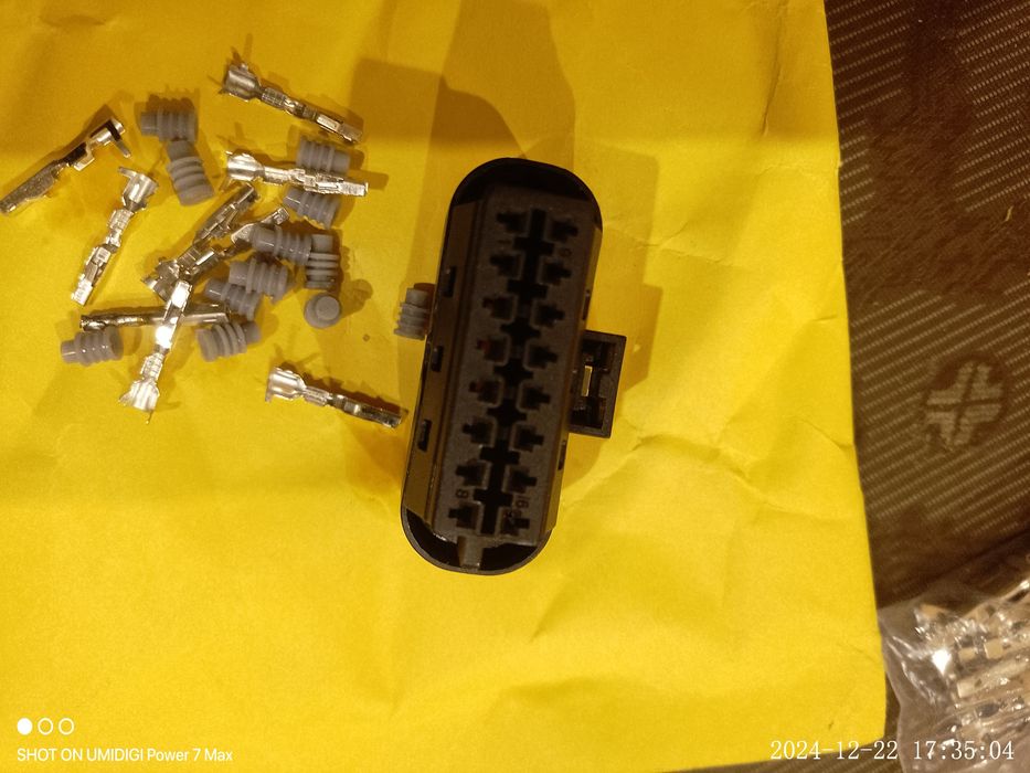 Продам парктроніки tesla model 3 model y и автомобильные разъёмы.