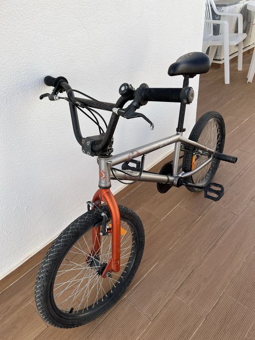Bicicleta BMX em excelente estado