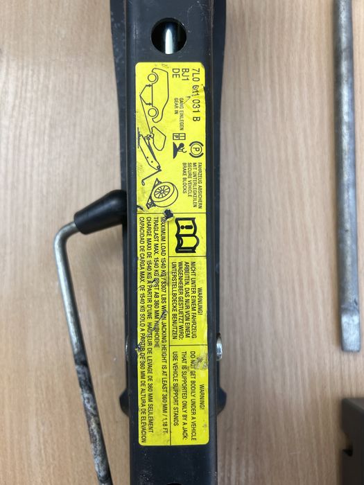 Домкрат BMW 3 4 5 6 7 E34 E39 E60 F10 G30 Е46 E90 F30 G20 E38 E65 F01