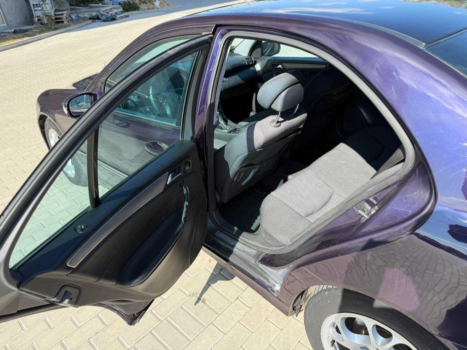 Mercedes C-Class 2.2 дизель АВТОМАТ 2000 год