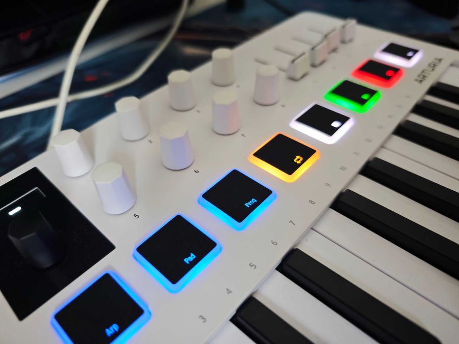 Teclado MIDI Arturia MiniLab 3 + Auscultadores OneOdio Pro10