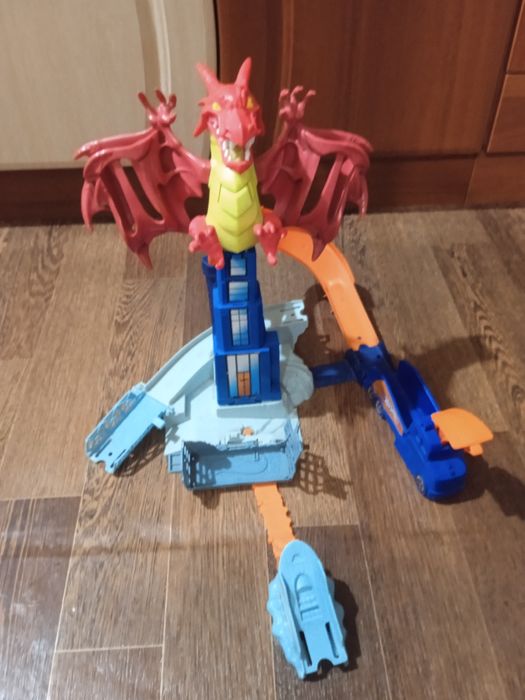 Трек Хот Вилс Дракон и Акула