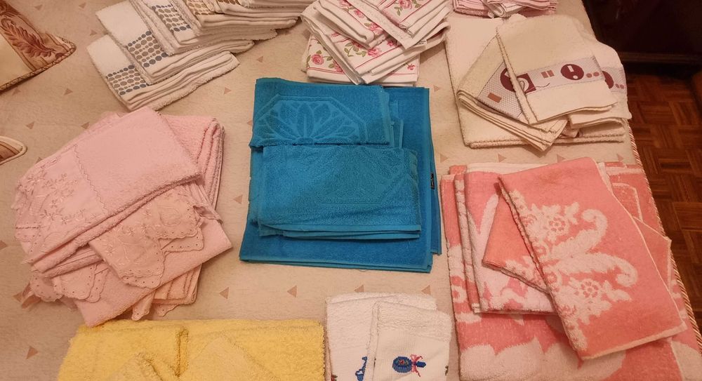48 toalhas para casa de banho nunca usadas