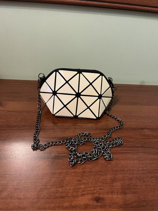 Жіноча сумка через плече з геометричним дизайном