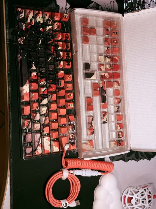 Keycapy anime Chainsaw Man + kabel aviator USB-C pomarańczowy