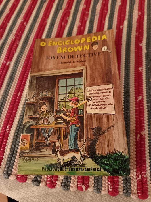 Livro "O Enciclopédia Brown - Jovem Detective"