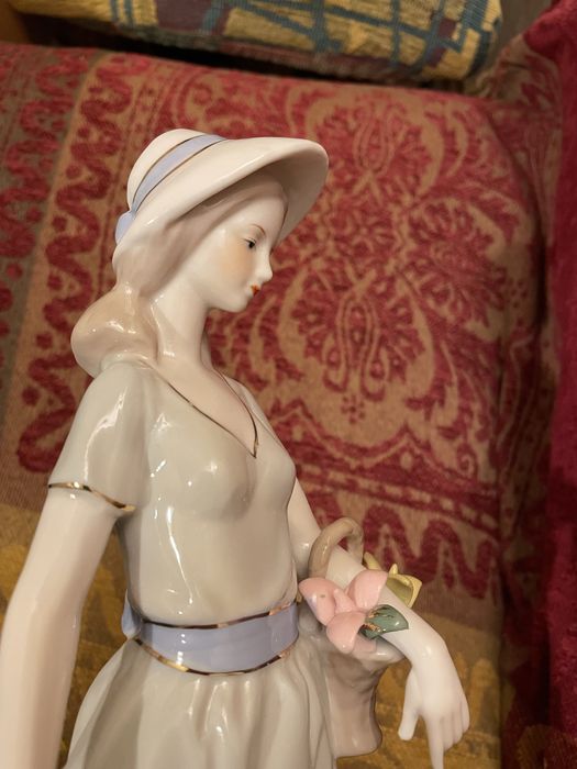 Статуэтка фарфор