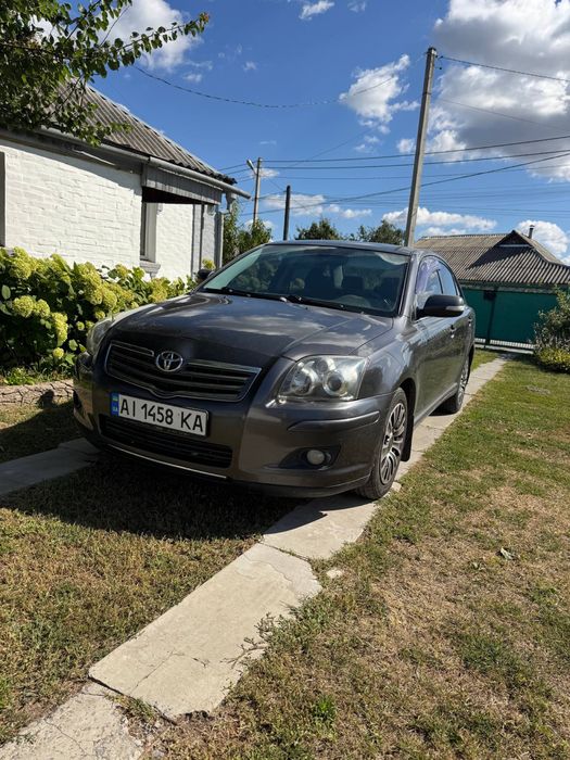 Продам власну автівку Toyota Avensis