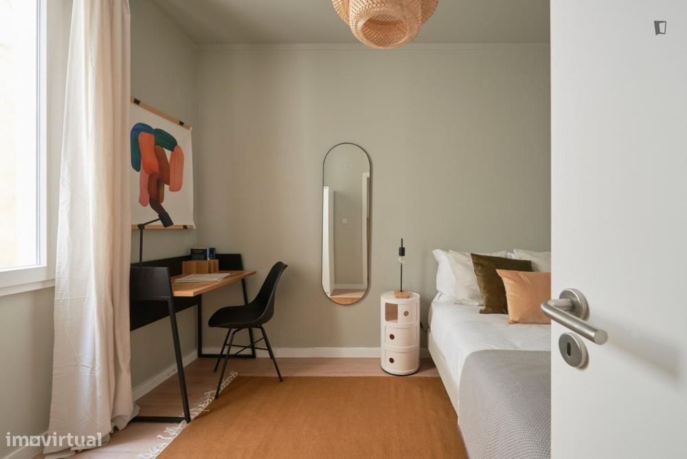 Room - located in Penha de França, Lisbon