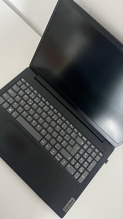 Lenovo V15 G2 ALC 15.6” Ryzen 5 5500U | 8GB RAM | Garantia