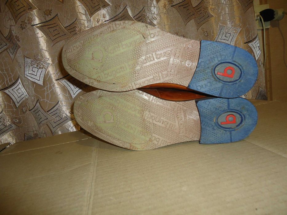 Туфлі BUGATTI класичні, шкіряні, розмір 42(28), Італія.