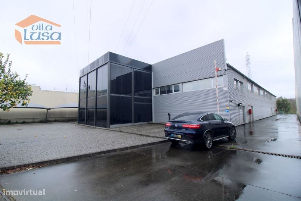 Pavilhão Industrial Moderno à Venda em São João da Madeira