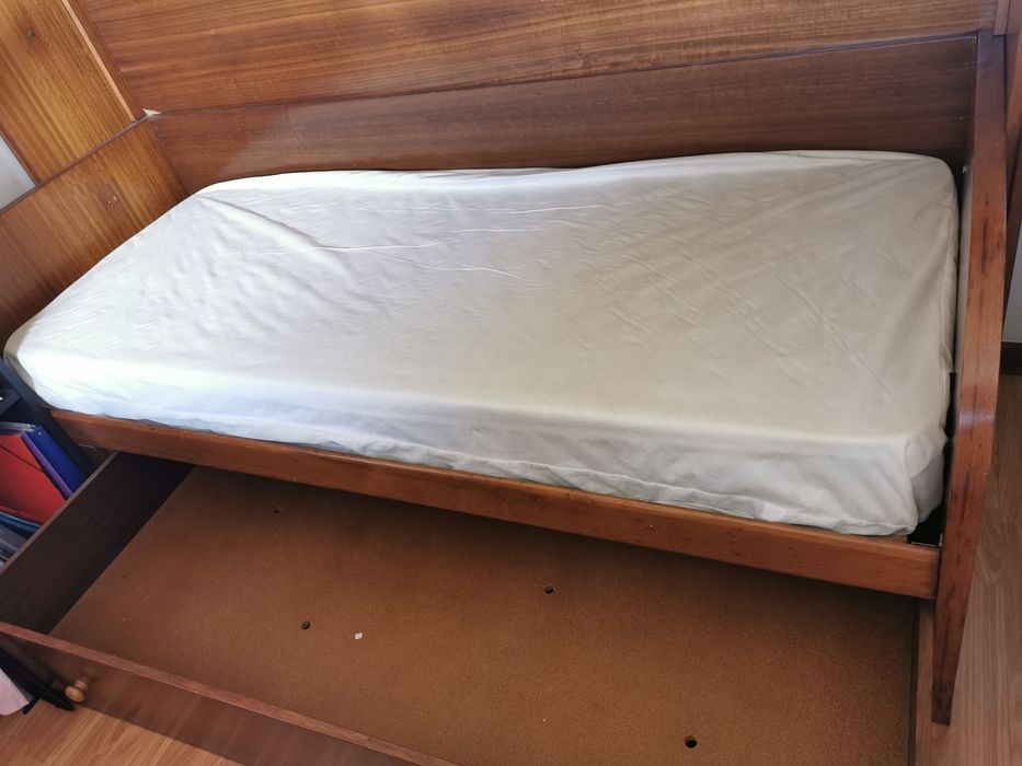 Cama/estúdio em madeira