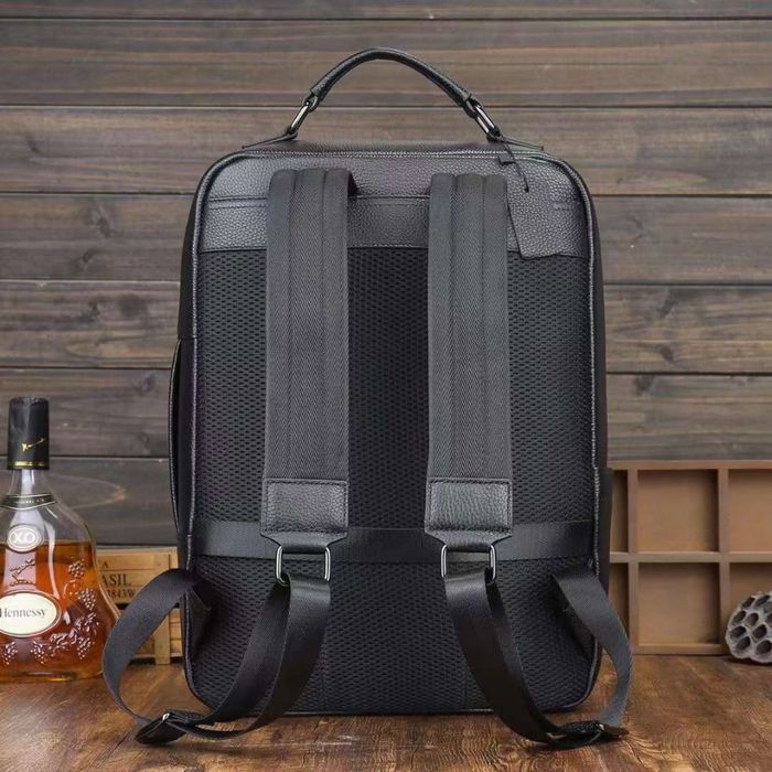 Чоловічий шкіряний рюкзак