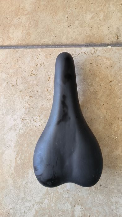 Variable-size bicycle saddle444403717883842564