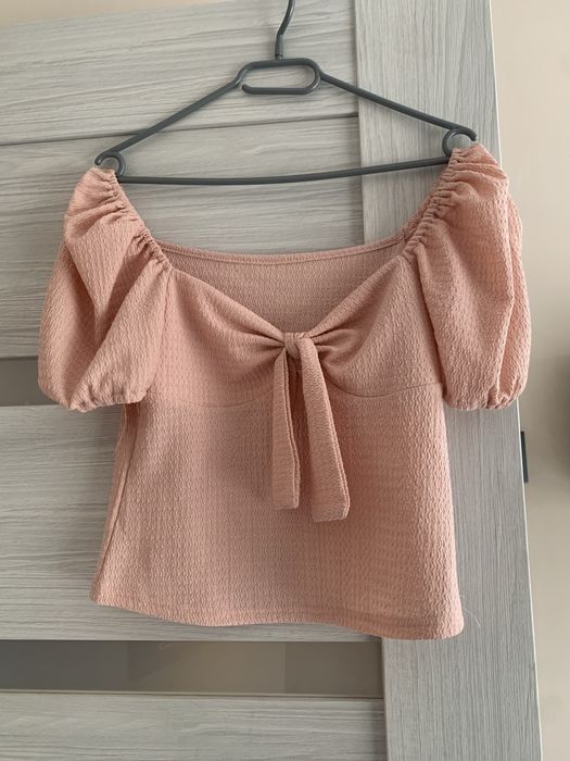 Top wiązany z bufkami