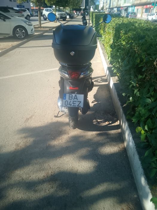 Scooter Piaggio Vespa 125 (como nova)