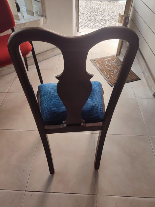 Cadeira muito antiga Dona maria