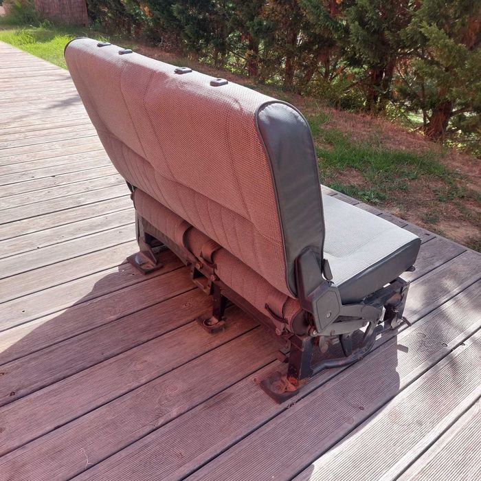 Mitsubishi L300 middle row bench seat / Banco central Mitsubishi L300
