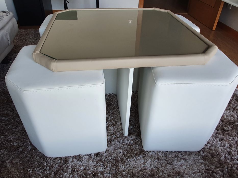 Mesa de centro com 4 puffs