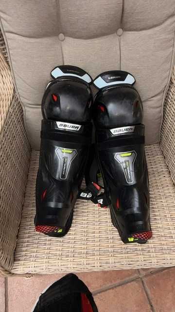 sprzęt do hokeja na lodzie Bauer Hyperlite.