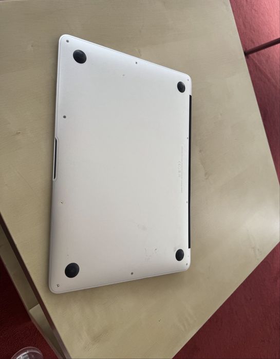 MacBook Air Early 2015  (8/128)