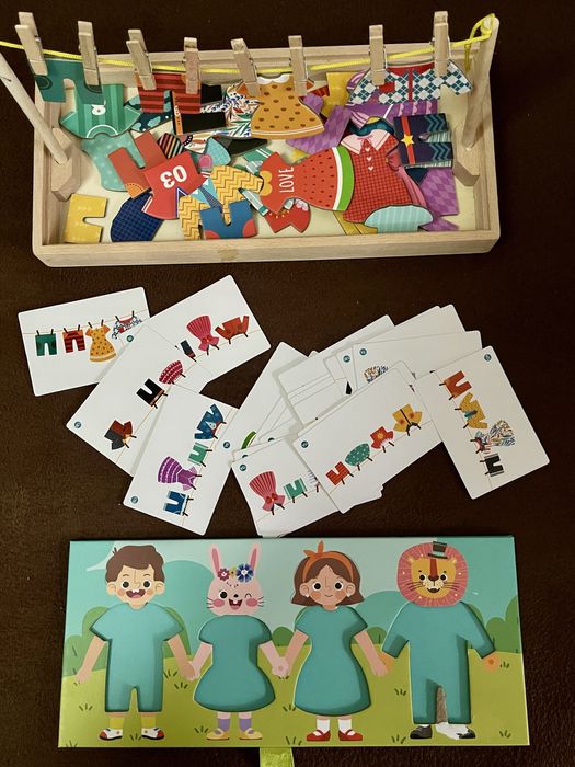 Розвиваюча гра з прищіпочками, сушимо одяг та одягаємо персонажів