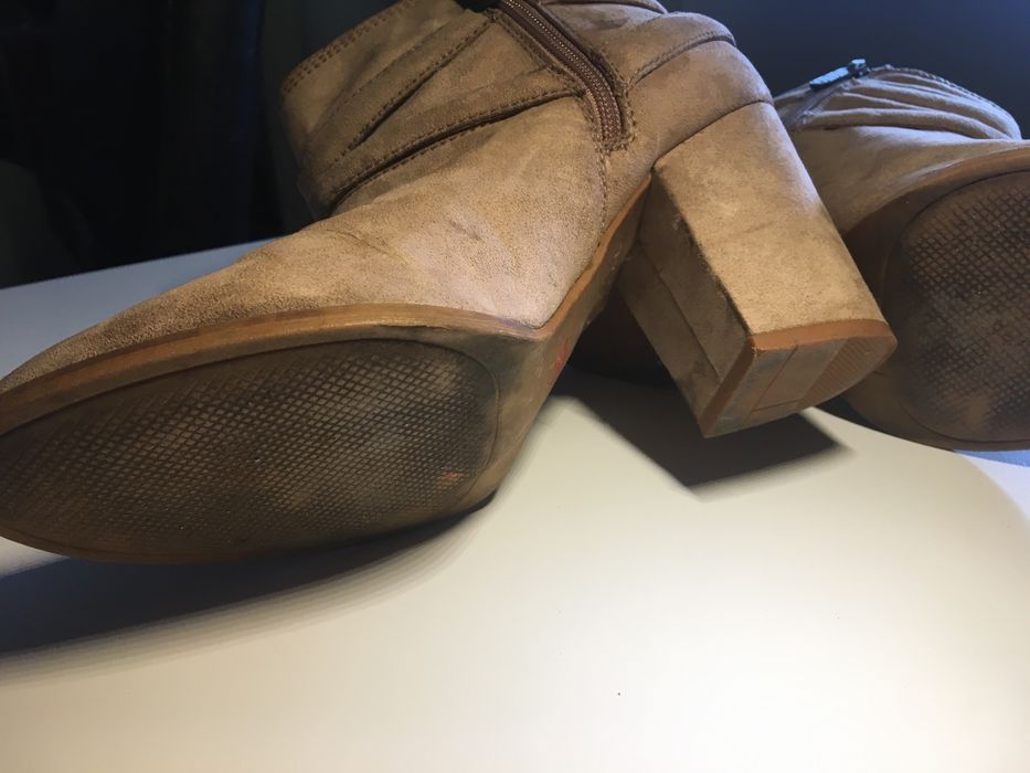 Botins camurça cor beije da Bershka