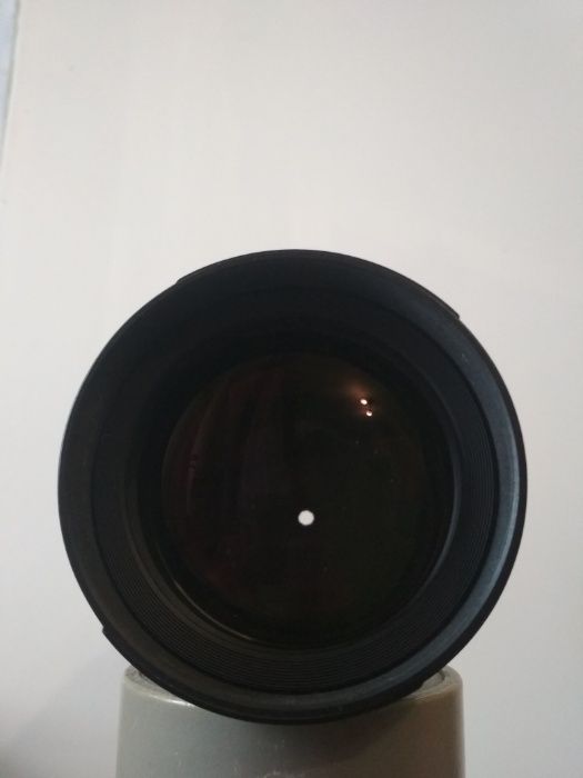 Samyang 85мм f1.4 під Nikon або на Canon, Sony через перехідник.