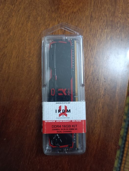 Продам оперативну пам'ять DDR4 3200 MHz 16 GB ( 2× 8 GB)