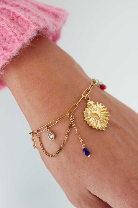 Bransoletka Colorful Joy złoty kolor kolorowe zawieszki modna