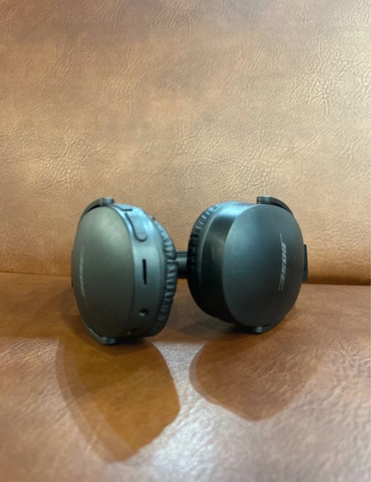 Fone Bosebye bluetooth nas cores branca ou preto