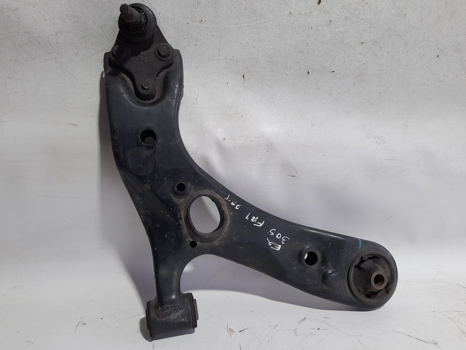 Braço de suspensão frente direito TOYOTA Auris Touring Sports (_E18_)