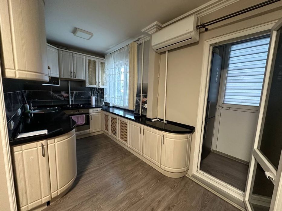 Гарна двох кімнатна квартира з автономним опаленням