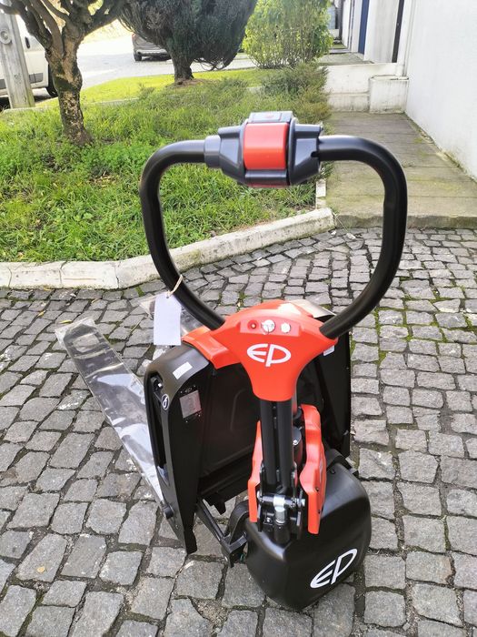 Promoção , Porta Paletes Elétrico EP F4 1500kg  (empilhador / Stacker)