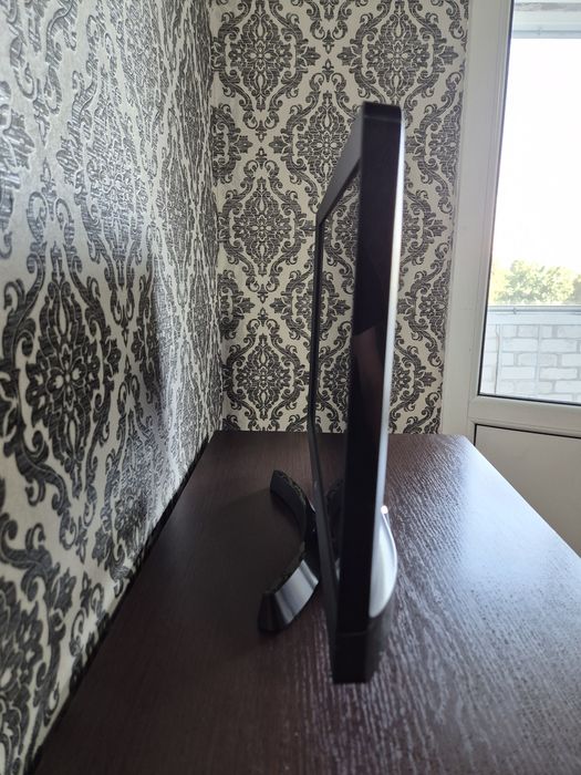 Smart TV LG 24TL510S-PZ (24 дюйми).