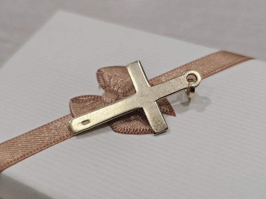 ZŁOTY MĘSKI KRZYŻYK zdobiony z wizerunkiem PR 585