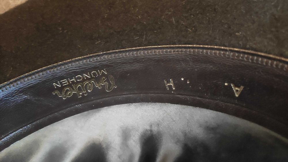 Kapelusz męski z frędzlem