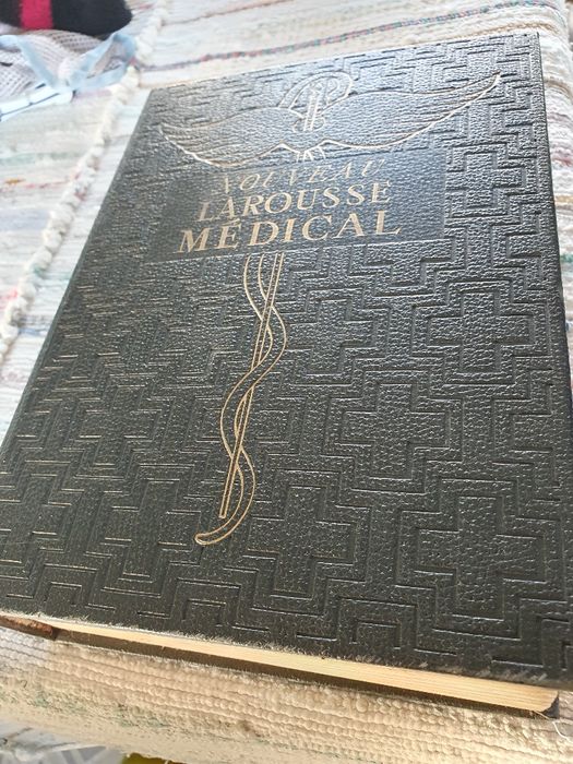 Livro Nouveau Larousse  MÉDICAL