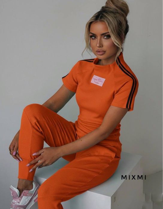 Яскравий Костюм рубчик