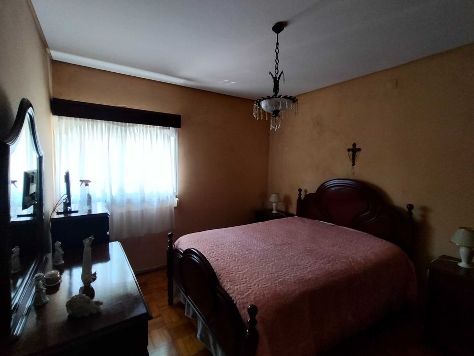 Vende-se Moradia T2 +1 -Bairro do Cedro