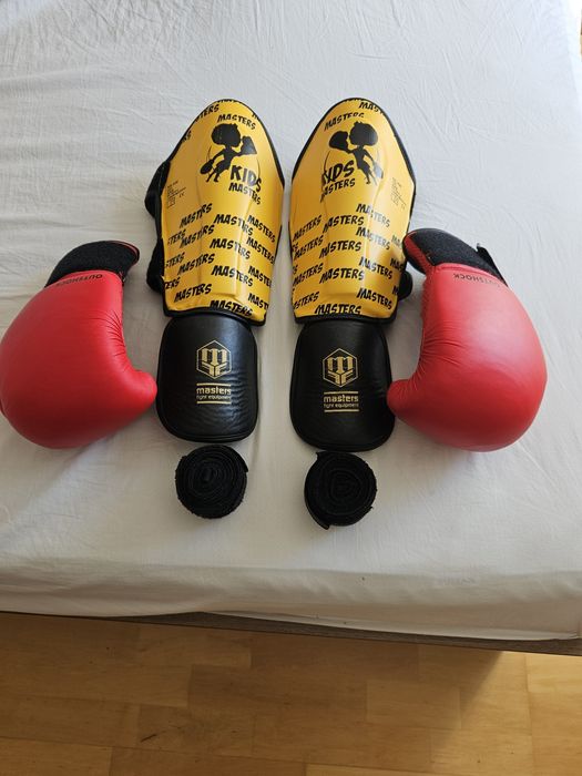 Ochraniacze na piszczele i rękawice bokserskie dla dziecka