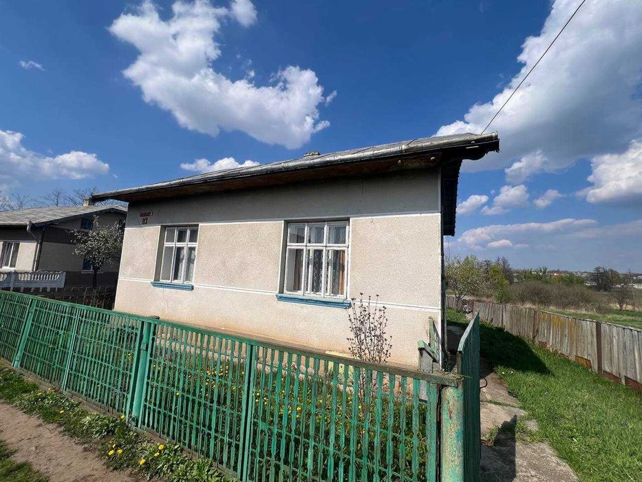 Продається будинок із земельною ділянкою у с. Підпечери