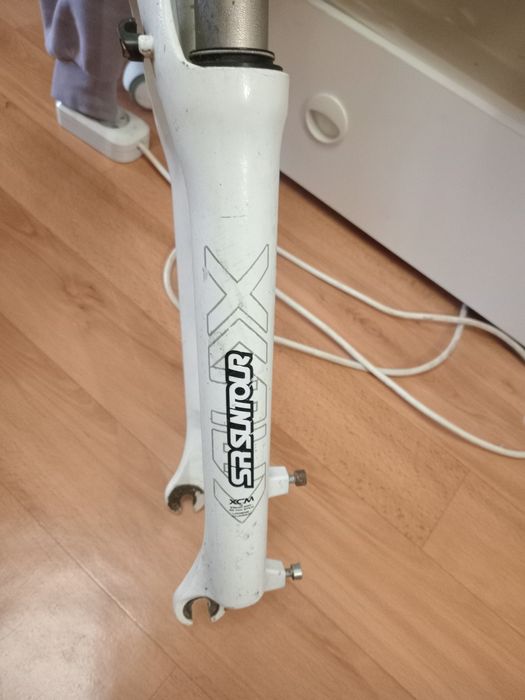 Вилка SR Suntour 26", белый