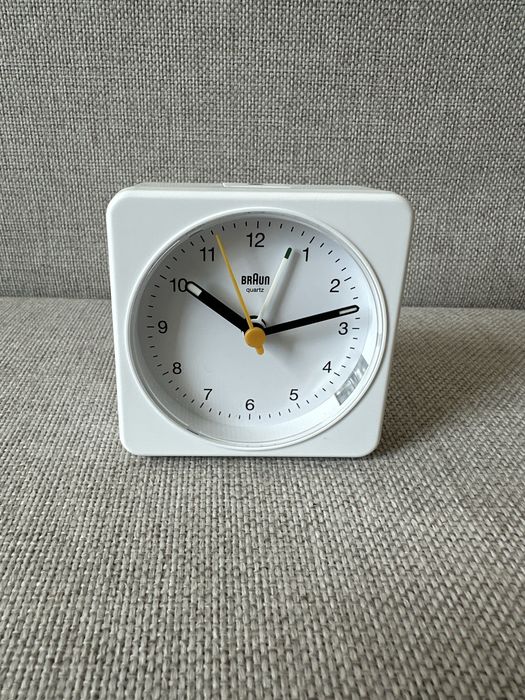 Braun BC03W - klasyczny zegar, budzik