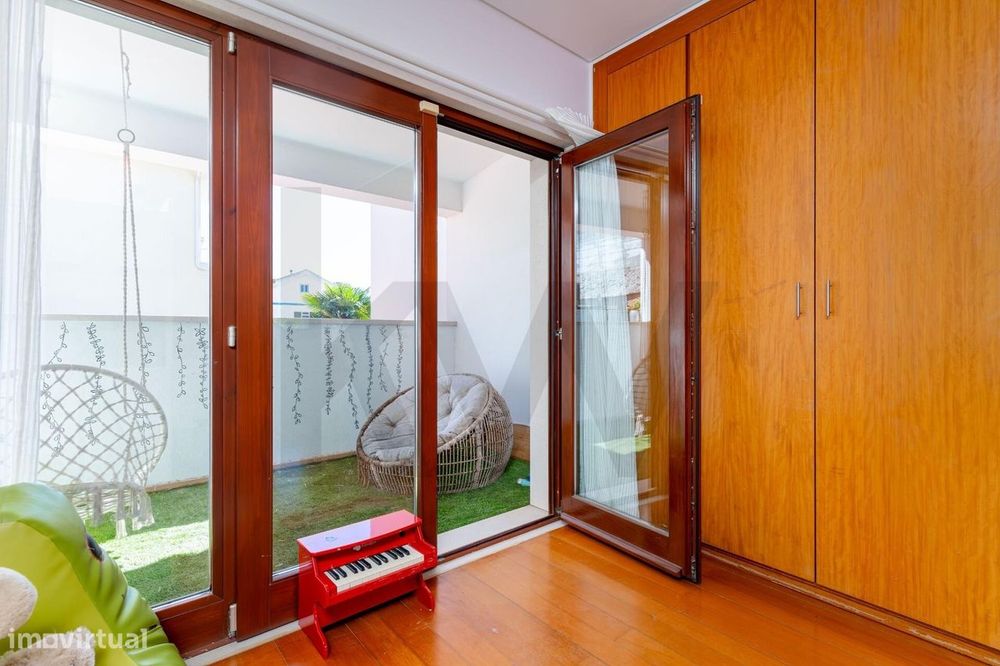 Moradia T4+1 com piscina, jardim amplo e garagem | Barcarena