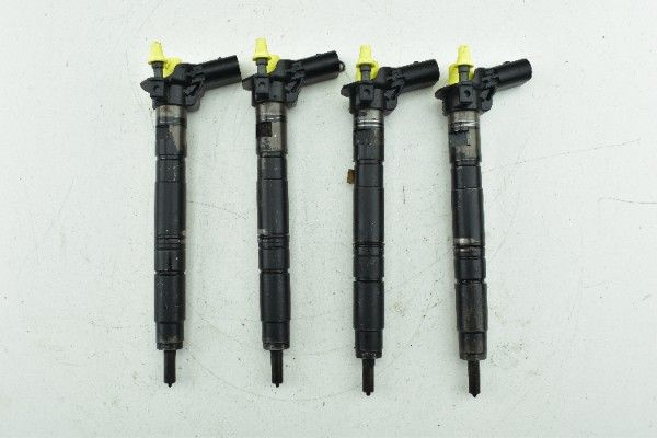 Wtryskiwacz VW PASSAT B7 GOLF VI AUDI A3 8P SEAT LEON II 2.0 TDI 03L130277A