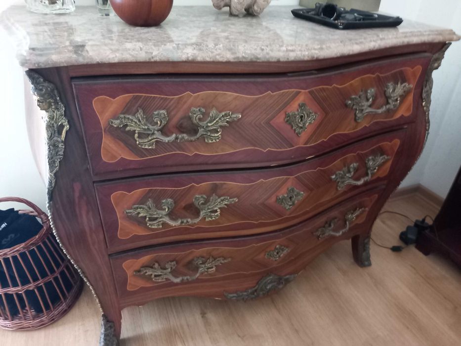 Comoda estilo Luis XV