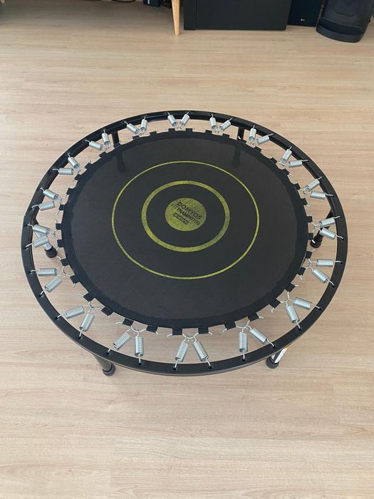 Trampoline for Jumping505834314747105280